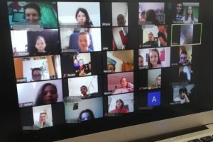VIDEO FOTO Școală obligatorie pe Internet – Cum învaţă elevii sibieni în clasele virtuale