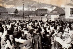 Strigatul peste sat din seara de dinaintea Sângiorzului