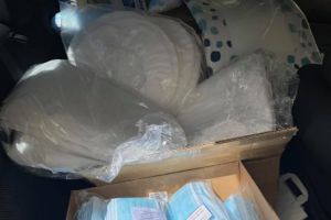 Un grup de cugireni a donat echipamente sanitare pentru medicii de familie din oraş