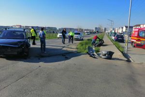FOTO: Accident în Cartierul Arhitecţilor – Motociclist lovit de o maşină