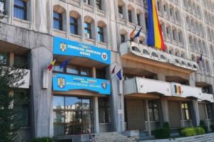 Salarii mari şi la Prefectura Argeş