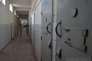 Vremea tâlharilor: Pandemia e mană cerească pentru infractori, urmăriţii internaţionali sunt lăsaţi acasă!