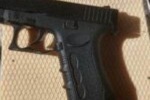Pistolul interlopului Lucian Boncu, cu care trebuia asasinat jurnalistul Dragoş Boţa, ascuns la Caransebeş!