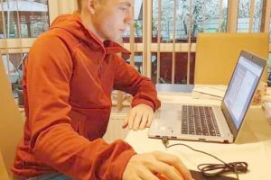 FOTO: în Alba, “sportul minţii” s-a mutat total în spaţiul virtual, din cauza pandemiei de coronavirus | Mihnea Costachi, cel mai activ jucător