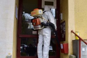 Dezinfecţia blocurilor continuă în Târnăveni