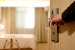 Hotelurile se redeschid după 15 mai, restaurantele nu încă. Anunţul premierului Orban