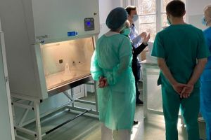 Capacitatea de testare Covid din Oradea se dublează: al doilea analizor PCR a fost instalat într-un laborator al Spitalului Judeţean (FOTO)