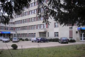 Spitalul din Paşcani, asaltat de pacienţi cu COVID-19 din Suceava