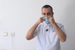 Sfaturi practice pentru purtarea măştii de protecţie. Video cu dr. Sergiu Sîngeorzan
