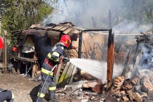 Incendiu la o anexă gospodărească în localitatea Bărcăneşti