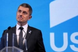 VIDEO/ E GREU cu frizeriile închise: Dan Barna s-a ras in cap!