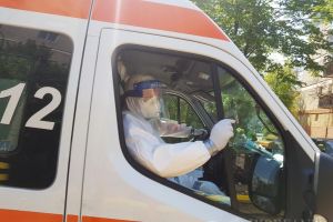 Dosar penal pentru o femeie din Oradea, pentru că a expus medicii de la Ambulanţă la invectarea cu coronavirus!