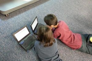 Se caută soluţii pentru elevii bihoreni care nu au acces la internet. Şeful IŞJ Bihor: 