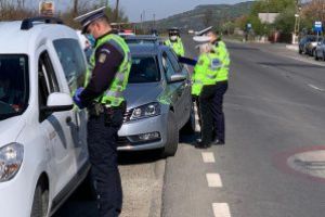 Acţiuni punctuale ale poliţiştilor pe raza întregului judeţ. Peste 350 de autovehicule au fost oprite