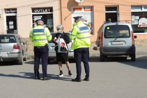 Acţiunile pentru asigurarea respectării normelor impuse de starea de urgenţă continuă în judeţul Alba