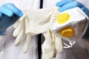 Nicolae Robu s-a răzgândit! Mănuşile nu mai sunt obligatorii!