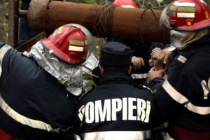 Bărbat de 58 de ani, dispărut în Plosca, este căutat de pompieri într-un canal din localitate