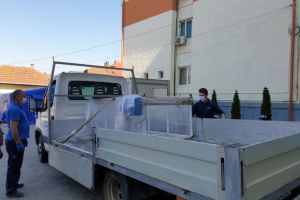 FOTO. A treia cabină de dezinfecţie a ajuns la Spitalul Municipal Blaj! VIMED COM şi ENER ROM INSTAL continuă producerea şi instalarea „porţilor” de decontaminare