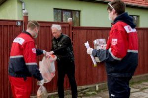 Ajutăm persoanele în vârstă din Sfântu Gheorghe  Livrarea la domiciliu a alimentelor şi a medicamentelor poate fi solicitată în timpul stării de urgenţă