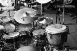 Vor mai răsuna acordurile muzicii jazz în Poiana Lupului?