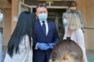 Cum evaluează ministrul Sănătăţii situaţia pandemiei în România? „Suntem în acea forţare a platoului în dinţi de fierăstrău”