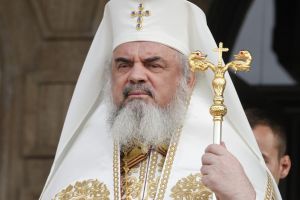 Patriarhul Daniel a fost dat în judecată de un bărbat din Botoşani. Botoşăneanul a cerut despăgubiri de peste 20.000 lei