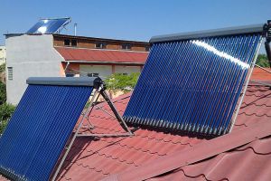 Zeci de localnici dintr-o comună din Botoşani vor avea energie electrică gratuită. Primăria le montează panouri fotovoltaice