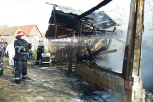 Bucătărie de vară din Chirpăr mistuită de flăcări – Incendiul a izbucnit de la un aragaz improvizat