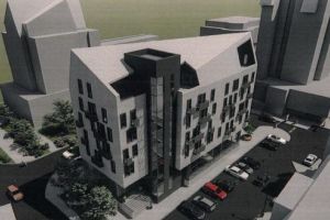 EXCLUSIV! Bloc de patru etaje cu spaţii comerciale, în centrul Târgu-Mureşului! FOTO