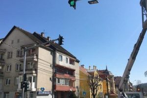 FOTO: Iluminat suplimentar pentru ”zebrele” semaforizate din Sighişoara