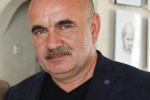 O bătrână de 50 de ani
