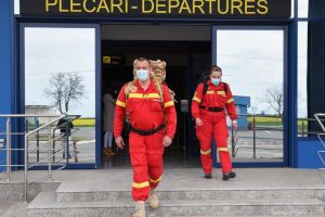 Medicii şi asistenta din Oradea care au tratat în Italia pacienţi de COVID-19 au ajuns acasă: 