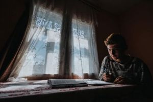Botoşani, judeţul unde 11.000 de elevi rămân fără acces la educaţie. „Acum se vor pierde nişte copii. Unii nu au nici măcar curent electric acasă“
