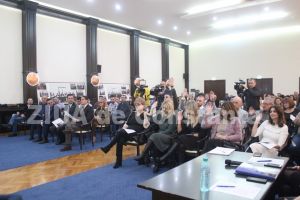 Consiliul local trebuie sa ia o decizie in legatura cu un spatiu propus sa devina sediul cresei “Casuta Spiridusilor. Legaturi cu patronii gradintei “Micul Regat (documente)