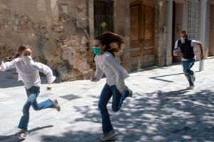 Reluarea activităţilor fizice în aer liber, în Spania: Copiii au ieşit din case prima dată după şase săptămâni