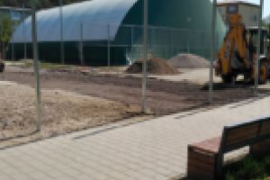 Reşiţa se mişcă şi în timp de pandemie! Asfaltări şi parcări noi, plantări de pini şi mesteceni, locuri de joacă şi terenuri de sport