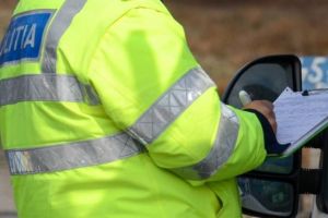 Un poliţist din Botoşani şi-a înscenat o şpagă pentru a escroca un cetăţean francez