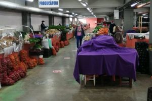 Piaţa Iosefin s-a redeschis. Vânzătoarea cu Covid-19 nu mai fusese de peste o săptămână la tarabă