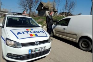 Dosare penale şi amenzi pentru trei tineri din Botoşani, după o plimbare cu maşina