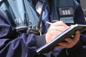 Un minor pe bicicletă a furat poşeta unei femei din Suceava
