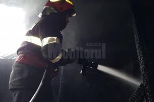 Pagube mari produse de un incendiu într-o gospodărie din Mălini