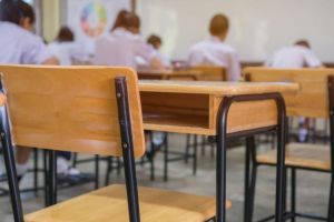 Propuneri pentru revenirea elevilor în şcoli: Primii ar fi elevii din anii terminali