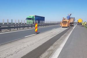 Reparaţii pe autostrada A1, între Remetea şi Arad. Se circulă pe banda a doua