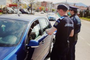 Continuă acţiunile în Alba pentru asigurarea respectării normelor legale impuse în contextul stării de urgenţă