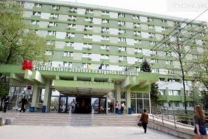 Trei infirmiere, două asistente şi un brancardier au fost depistaţi cu COVID-19, la o secţie a Spitalului Judeţean Timişoara