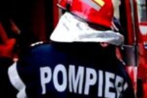 Decontaminarea personalului şi a maşinilor din dotare – principala activitate a pompierilor cărăşeni în ultimele zile