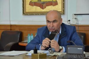 Şedinţă prin telefon: Consilierii locali din Oradea au hotărât achiziţionarea a 388 de tablete pentru şcolarii din familii cu probleme financiare (FOTO)