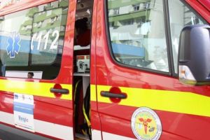 Tânără moartă după ce a intrat cu maşina într-un pom, în apropiere de Jimbolia