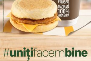 McDonald’s ofera mic dejun din partea casei pentru cei din linia intai