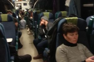 PNL continua sa ne trateze ca pe sclavi! Guvernul a bătut palma cu austriecii: muncitori români vor fi transportaţi cu trenul să îngrijească bătrâni